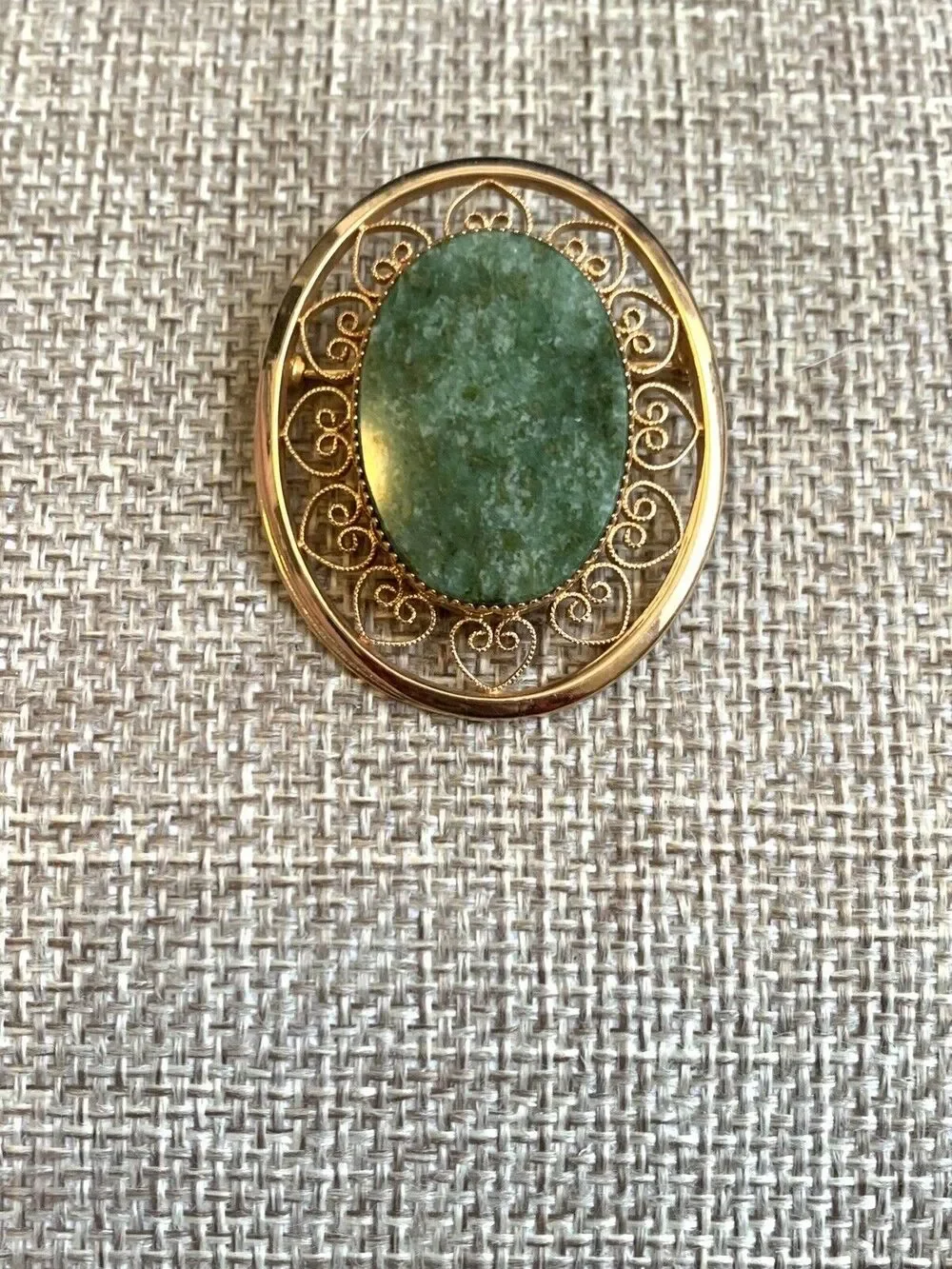 Vintage Gold Tone Green Stone Brooch Signed Fine Heart Filigree Estate Piece